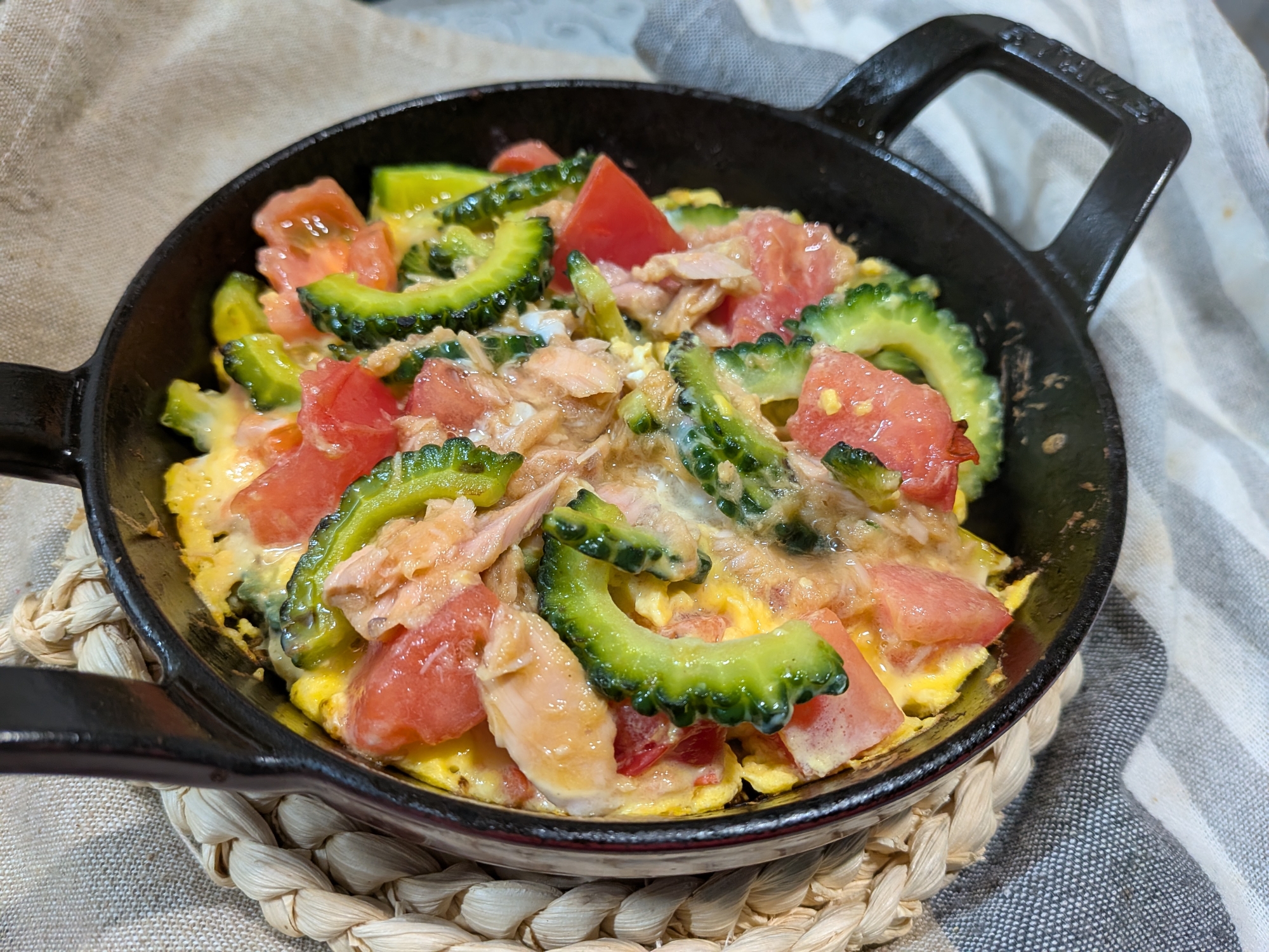 ストウブ12センチ〜ゴーヤ✱トマツナ 卵炒め
