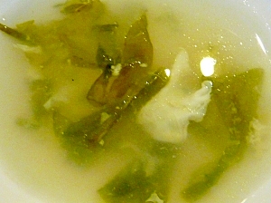 わかめと卵の中華風スープ