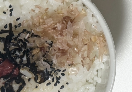ぬか漬けの素でヘルシー✿胡麻＆ワカメ＆鰹節おにぎり