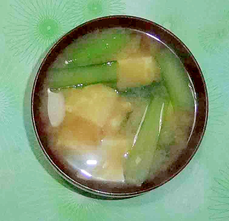 豆腐、小松菜、油揚げの味噌汁