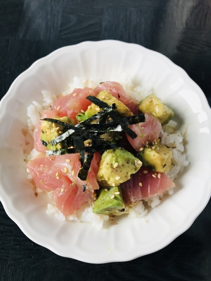 漬けた刺身とアボカドがご飯に良く合いますね。
食感が良くて美味しかったです。
栄養価も高くて良いですね。