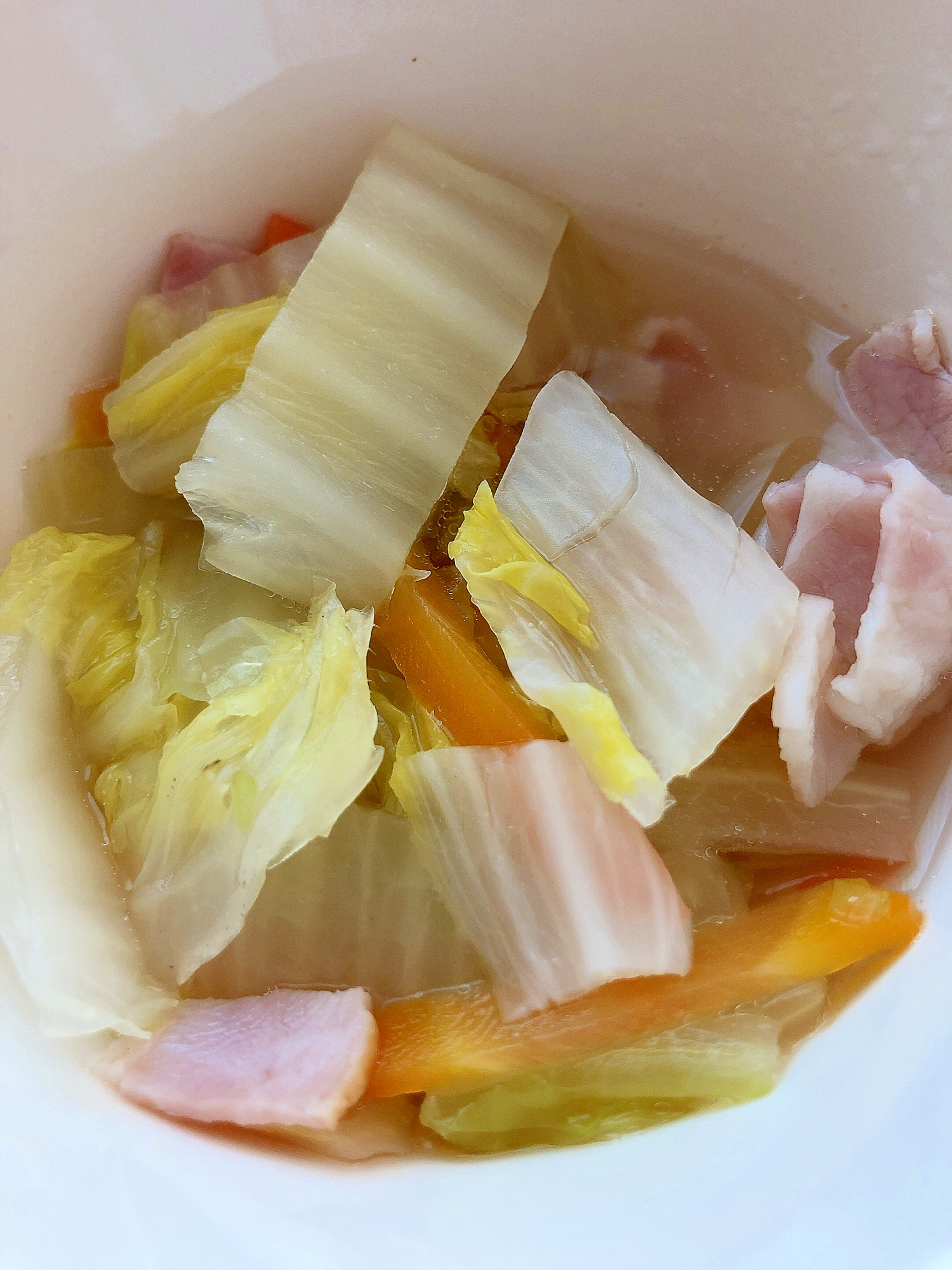 副菜にどうぞ♬白菜にんじんとベーコンのコンソメ煮