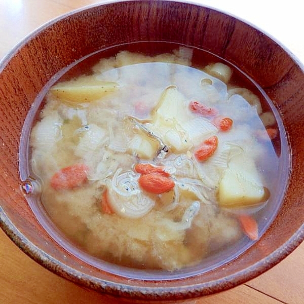 ふかし芋で５分！ジャコ&小エビ入り味噌汁♪（ネギ）