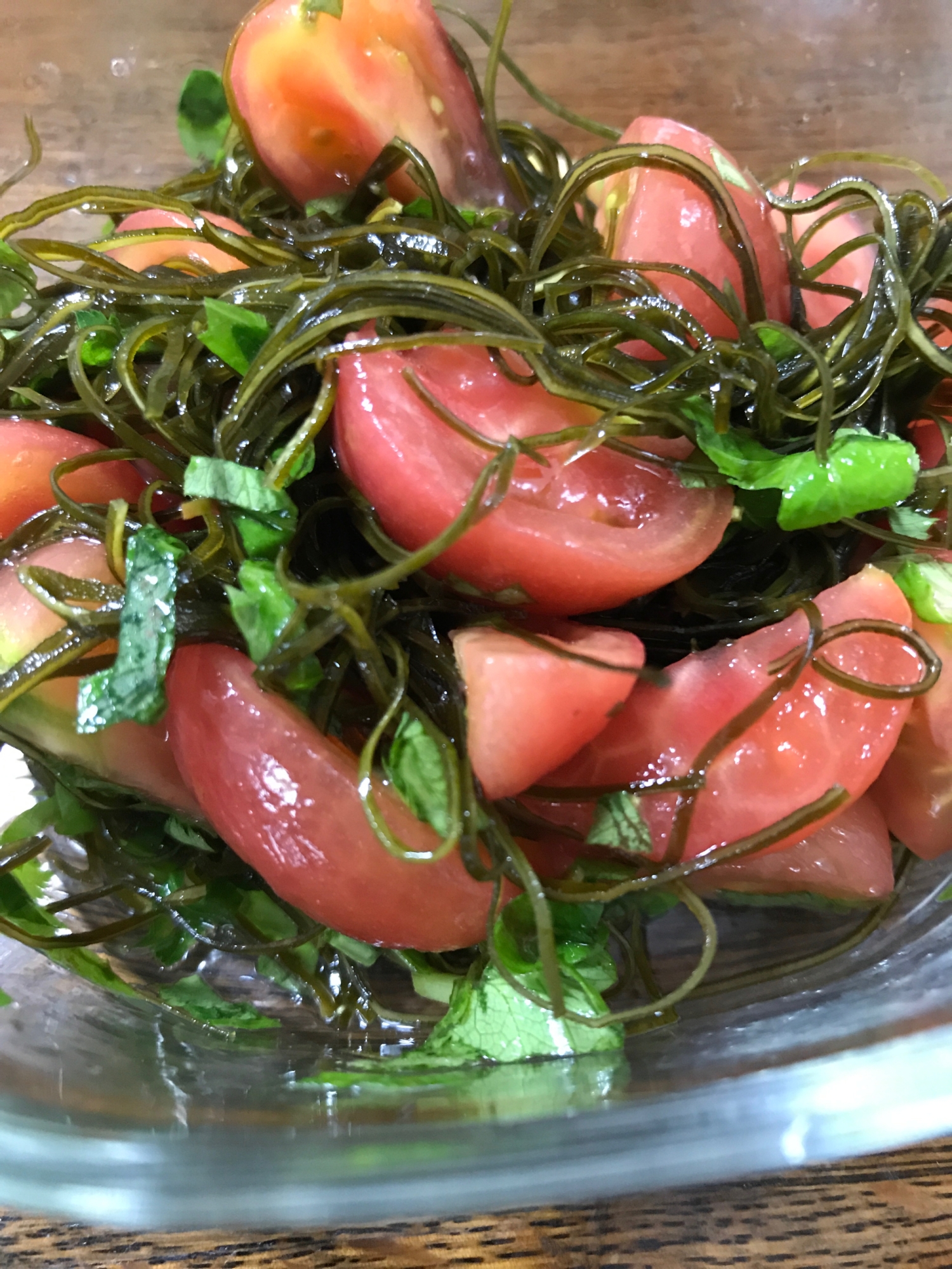切り昆布とトマトのサラダ