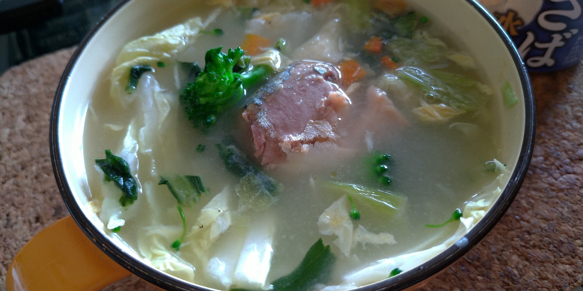 サバ缶と白菜で簡単スープ