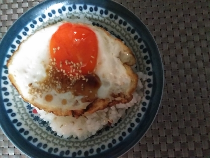 昼ごはん作るのが嫌な時用☆目玉焼きのっけごはん