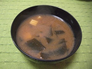 豆腐とねぎとわかめの味噌汁