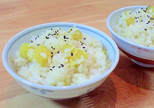 炊きたての黄金色が最高！　芋ご飯