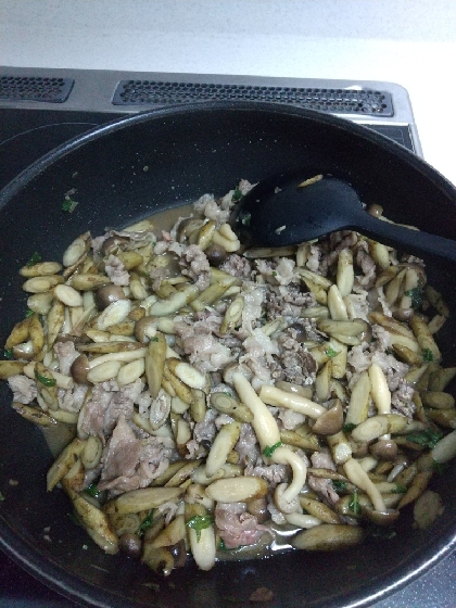 エリンギがなかったので、しめじで作りました。美味しかったです。