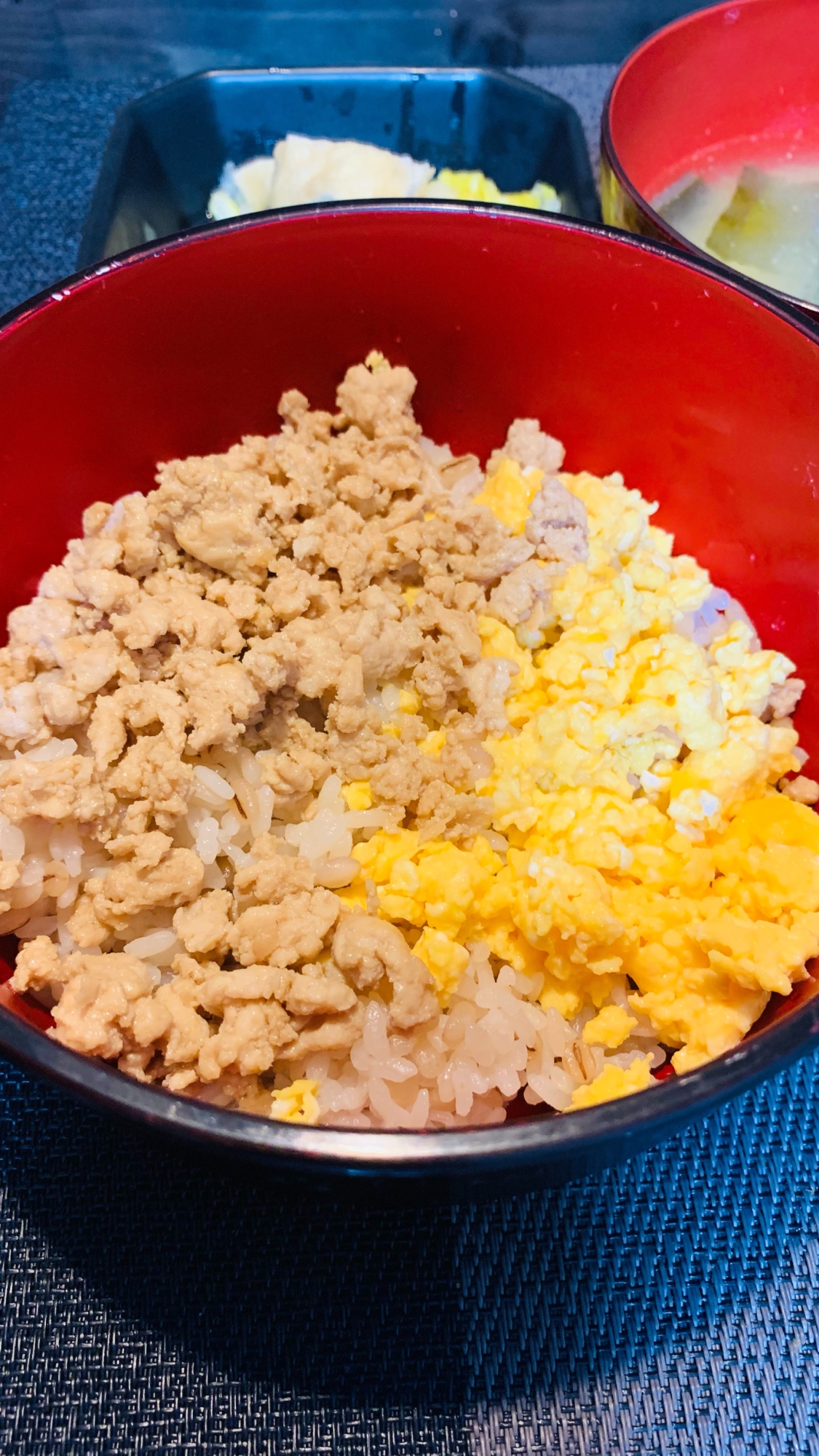 タンパク質がメイン！二色丼