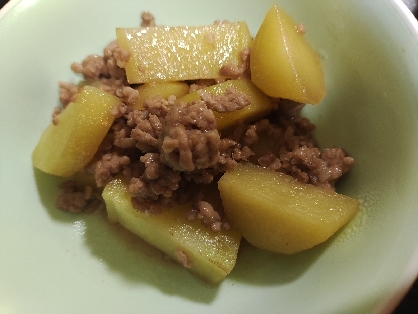 ひき肉とジャガイモで、ジャガイモのそぼろ煮