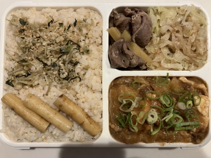 白モツとこんにゃくでおつまみに？味噌煮が美味い♪