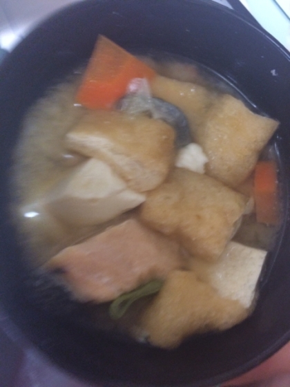 鮭ときのこ小松菜の味噌汁