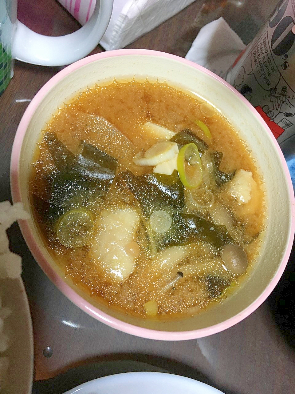 生姜風味の鶏皮と残り野菜の味噌汁