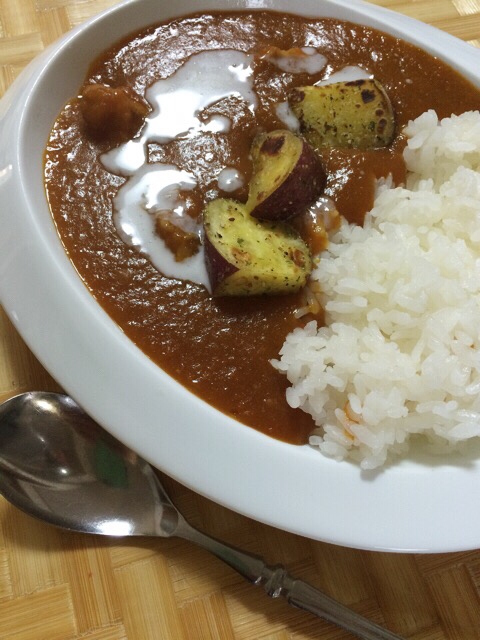 さっぱり♪サツマイモとトマト缶のカレー