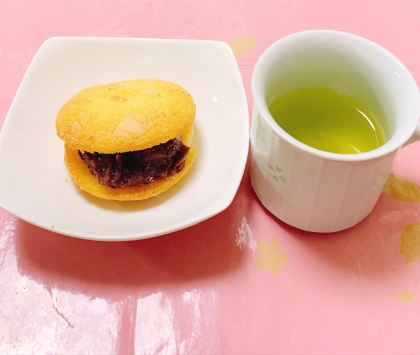 ひろちゃんさま♪ブッセにあんこをサンドしました！和菓子は生姜緑茶と相性ぴったりですね‎♡(˃؎ʶ̷)♡