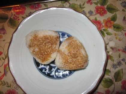 焼きおにぎりは、冷凍食品を購入していました。塩麹としょうゆで適当に作ったのですが美味しかったです。フライパンで出来るなんて嬉しい＾＾