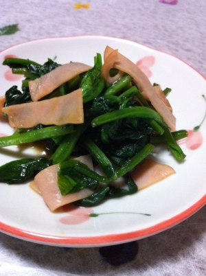お弁当に☆  ほうれん草とハムの炒めもの♪