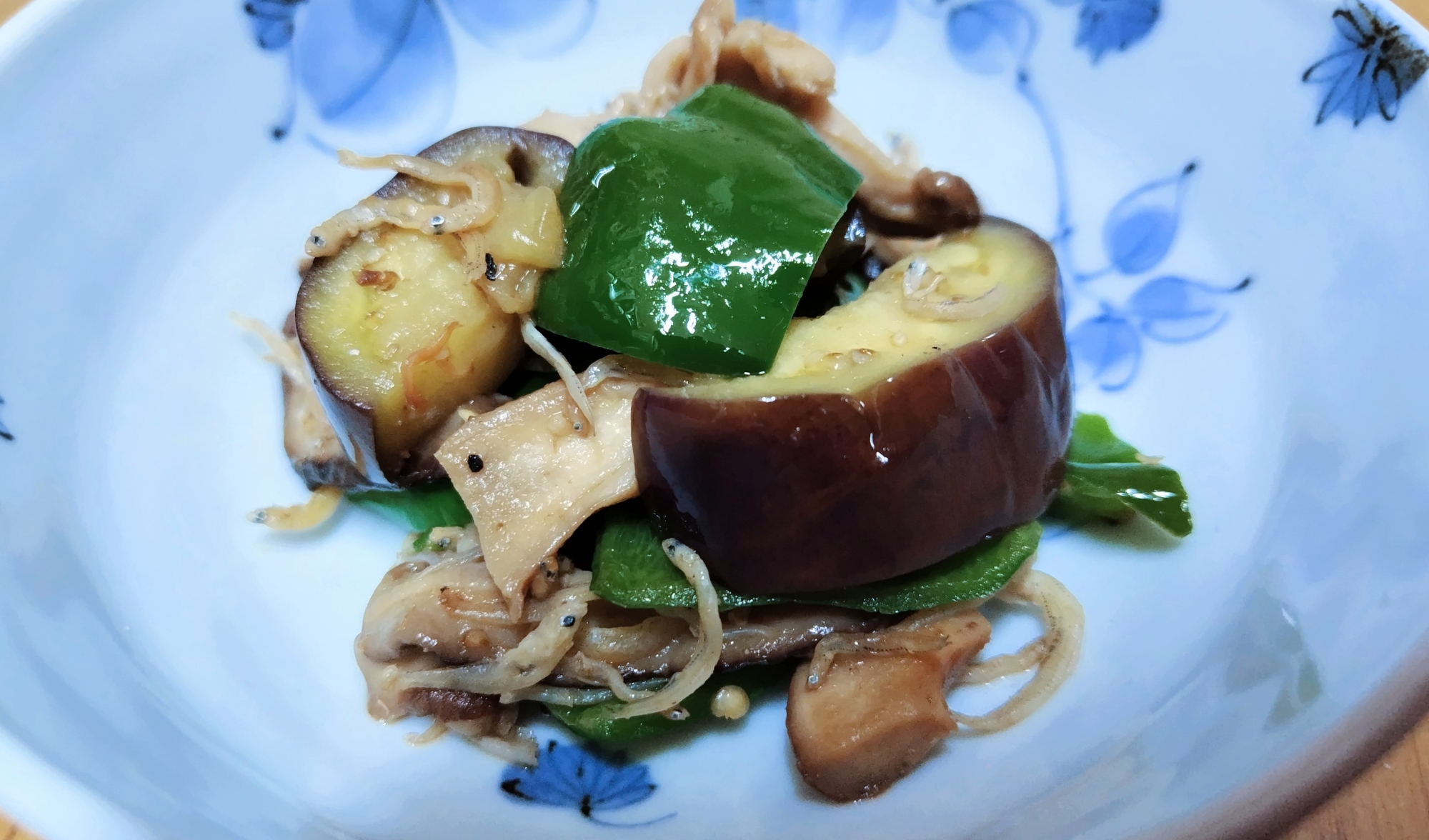 ピーマンとなすの夏野菜おかず❦三色じゃこ炒め