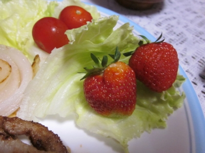 いちご♪生野菜サラダෆ˚*