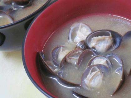 お酒を飲んだ翌朝に　しじみの味噌汁