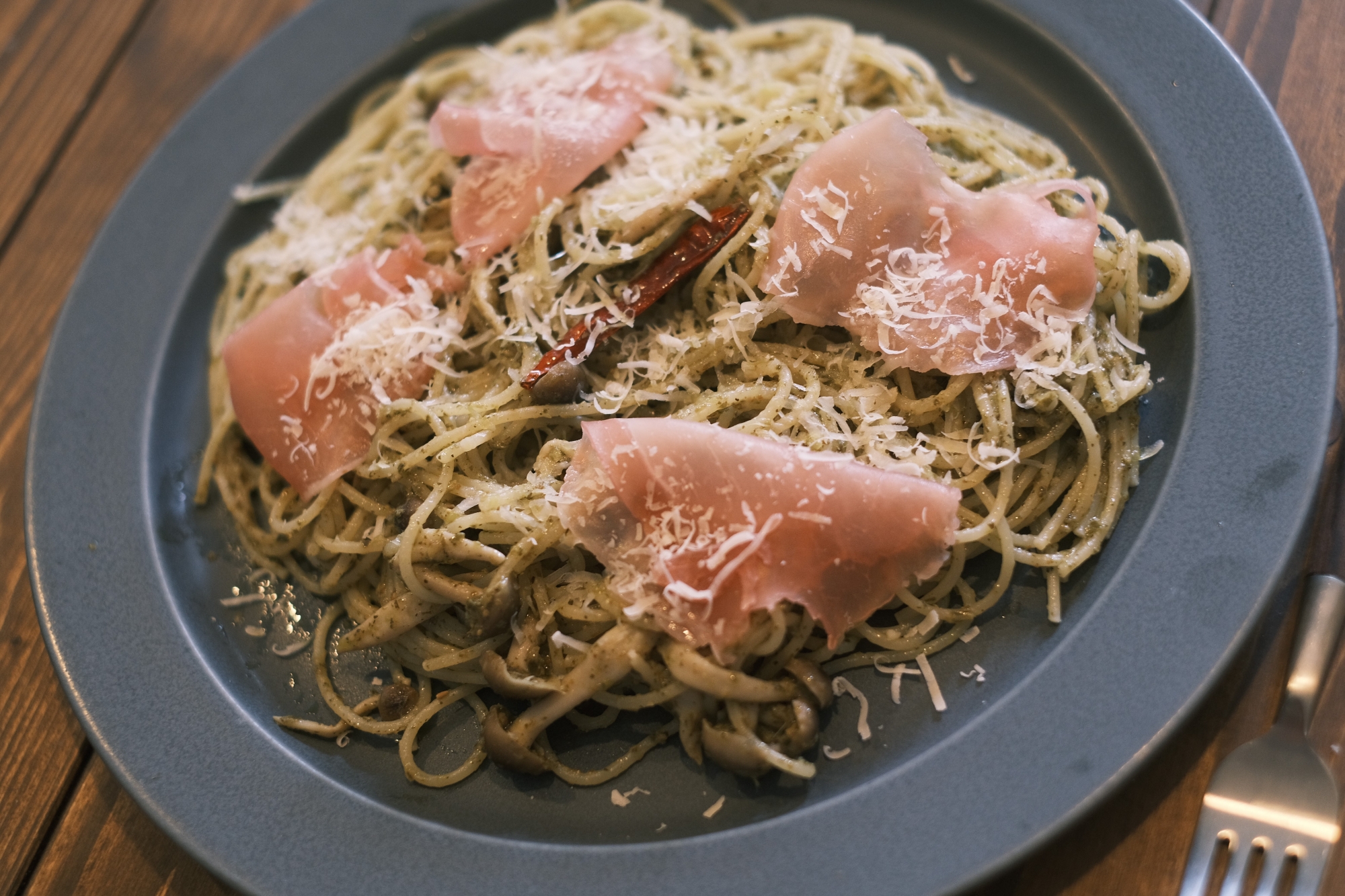 生ハムしめじのジェノベーゼ パスタ