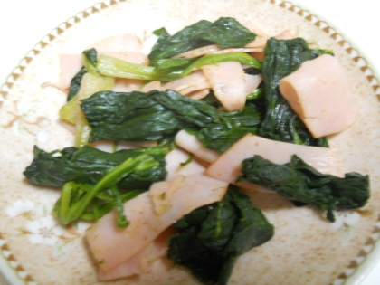 お弁当に☆  ほうれん草とハムの炒めもの♪