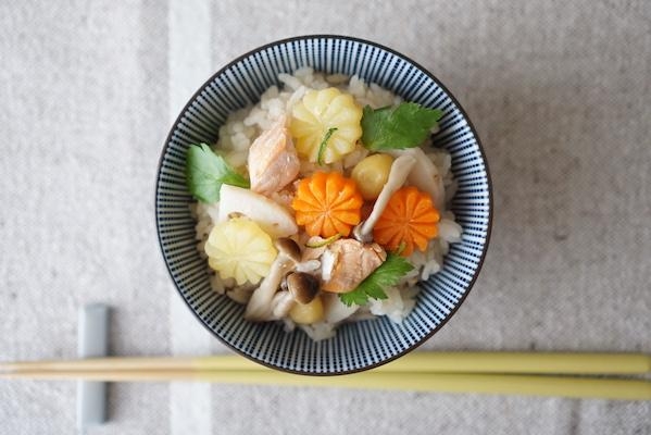 秋鮭と彩り野菜の炊き込みご飯