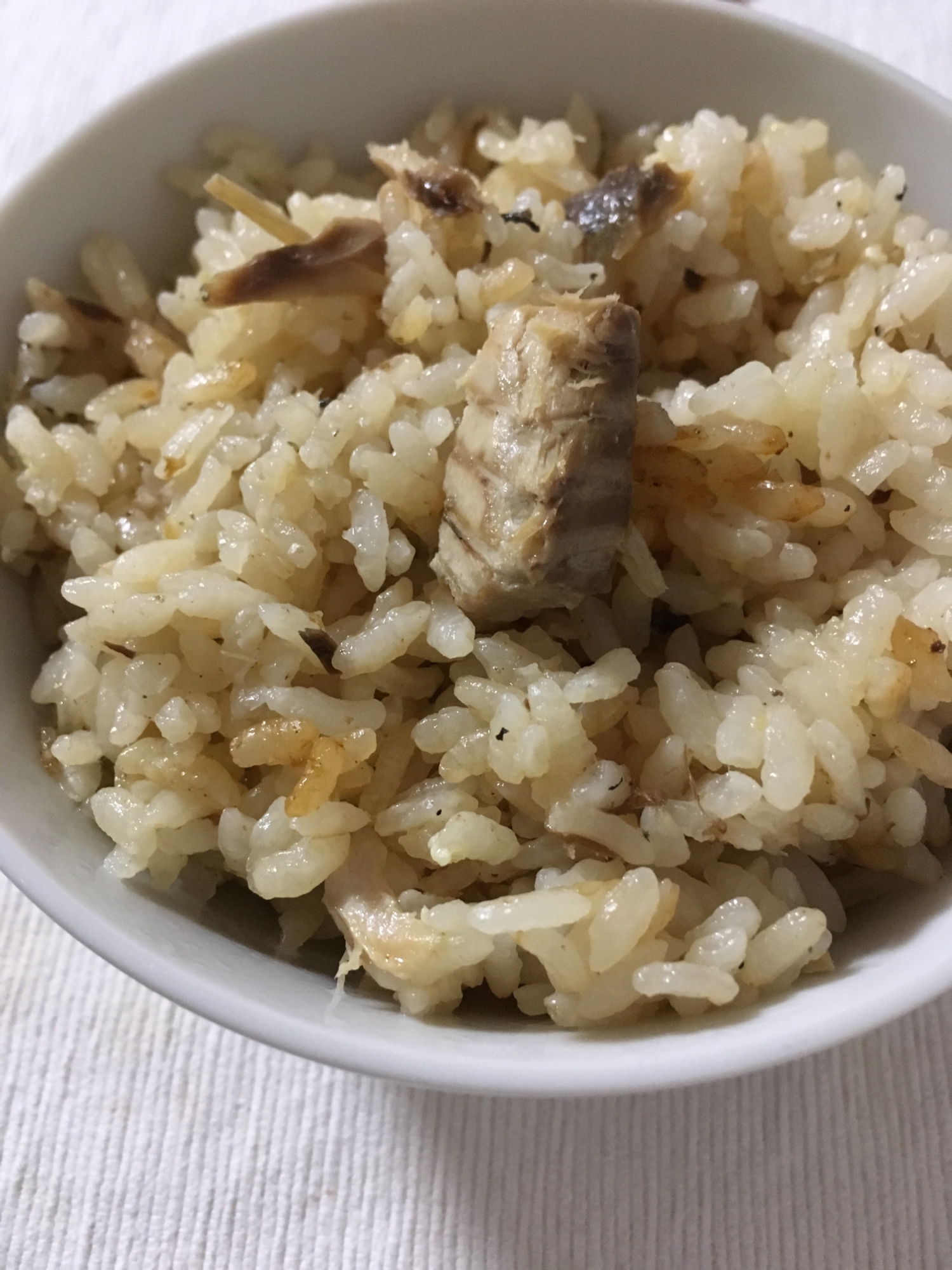 サバの水煮缶で炊き込みご飯