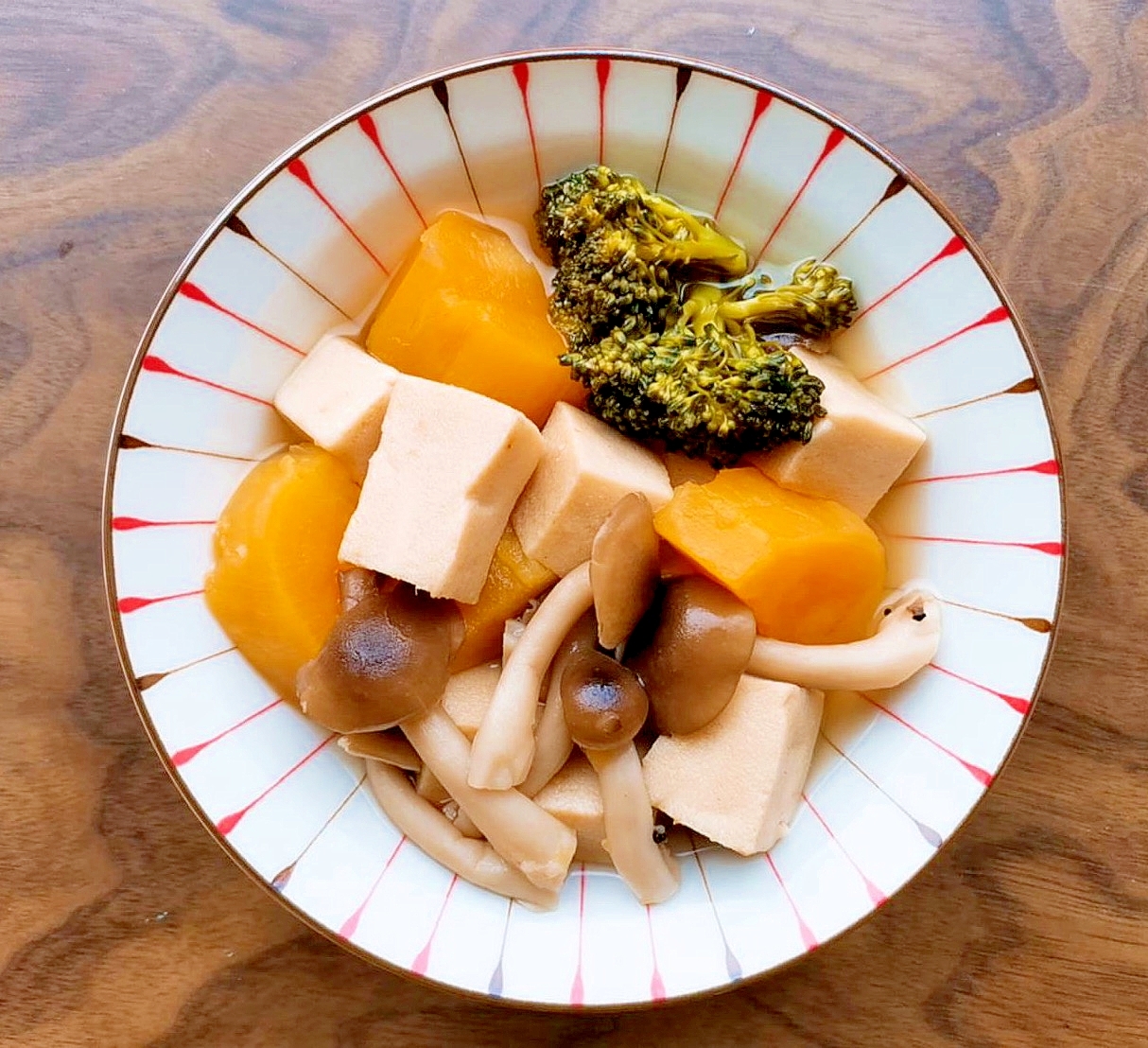 薩摩芋と高野豆腐とブロッコリーの煮物