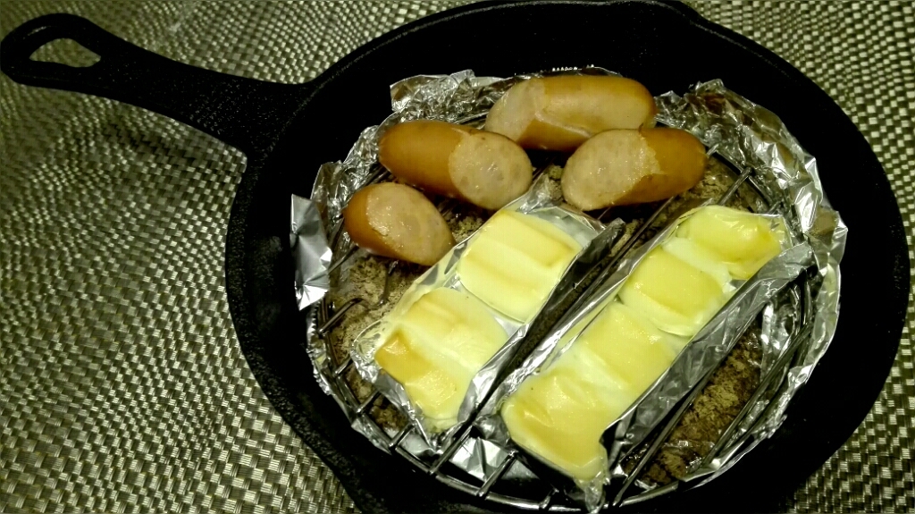 スキレットで簡単 チーズとウィンナーの燻製 レシピ 作り方 By 花野 楽天レシピ スキレットで簡単 チーズとウィンナーの燻製 レシピ 作り方 By 花野 楽天レシピ