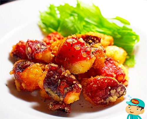 白い皿に盛り付けたスペイン風たこ唐揚げ