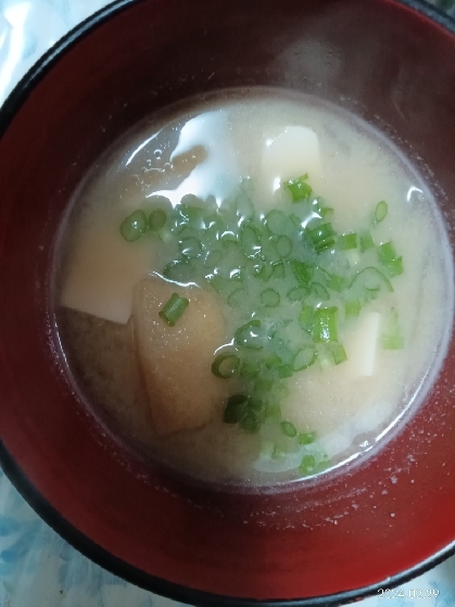 白味噌の豆腐の味噌汁、おいしかったです