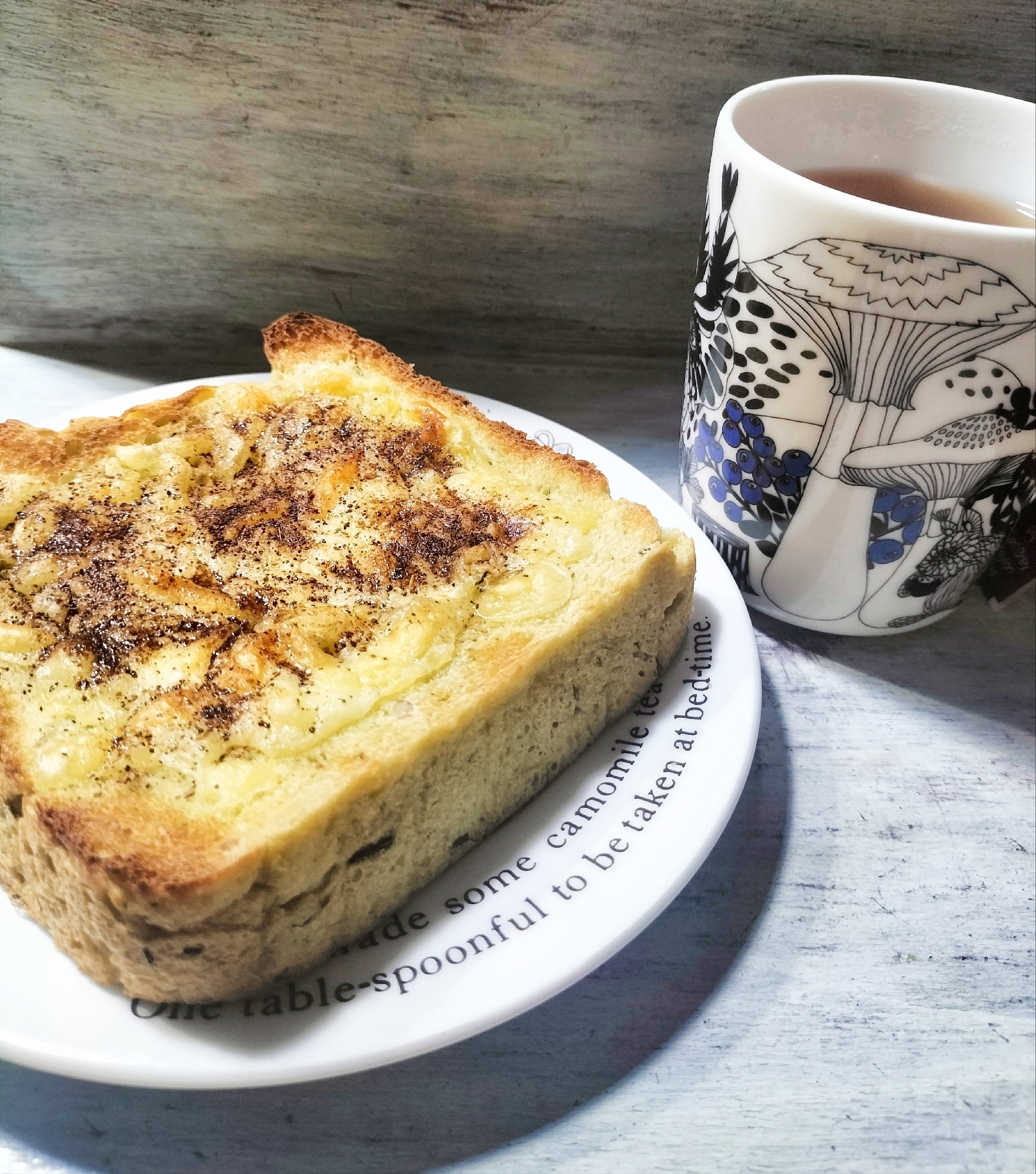 ほうれん草＆ローズマリーのシナモンチーズトースト