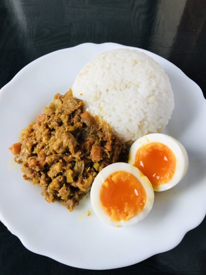 ケチャップとウスターソースを使って作るレシピ、とても参考になりました。
カレーと卵とご飯の組み合わせが良くて美味しかったです。