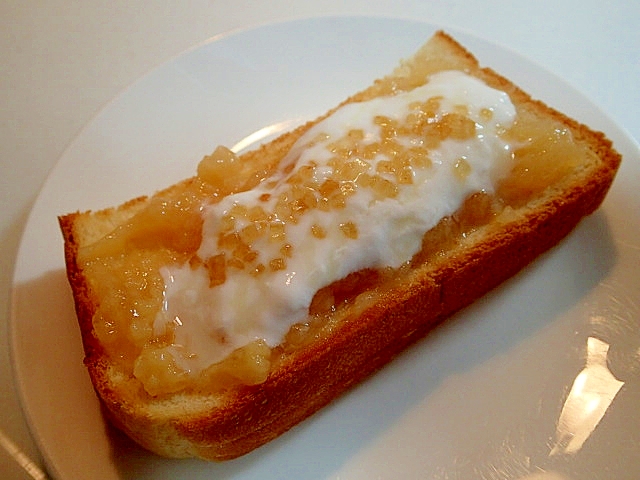 白桃ジャムとヨーグルトのトースト