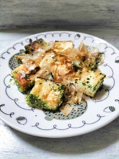 きょうはこちら♬青海苔のかけ方ヘタでムラになっちゃったけど…バターと青海苔に鰹節の組み合わせめっちゃ美味しい〜✨今夜も素敵なおつまみレシピ感謝です♡