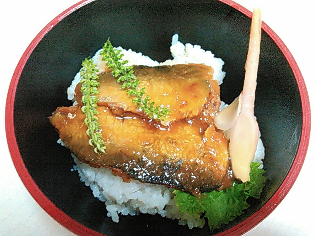 鯖の味噌煮☆生姜丼