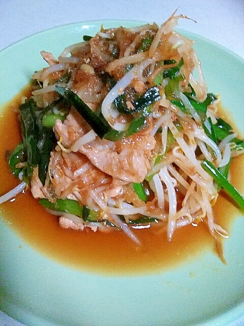 ご飯にのせて丼ぶりもおいしい☆豚もやし生姜焼き