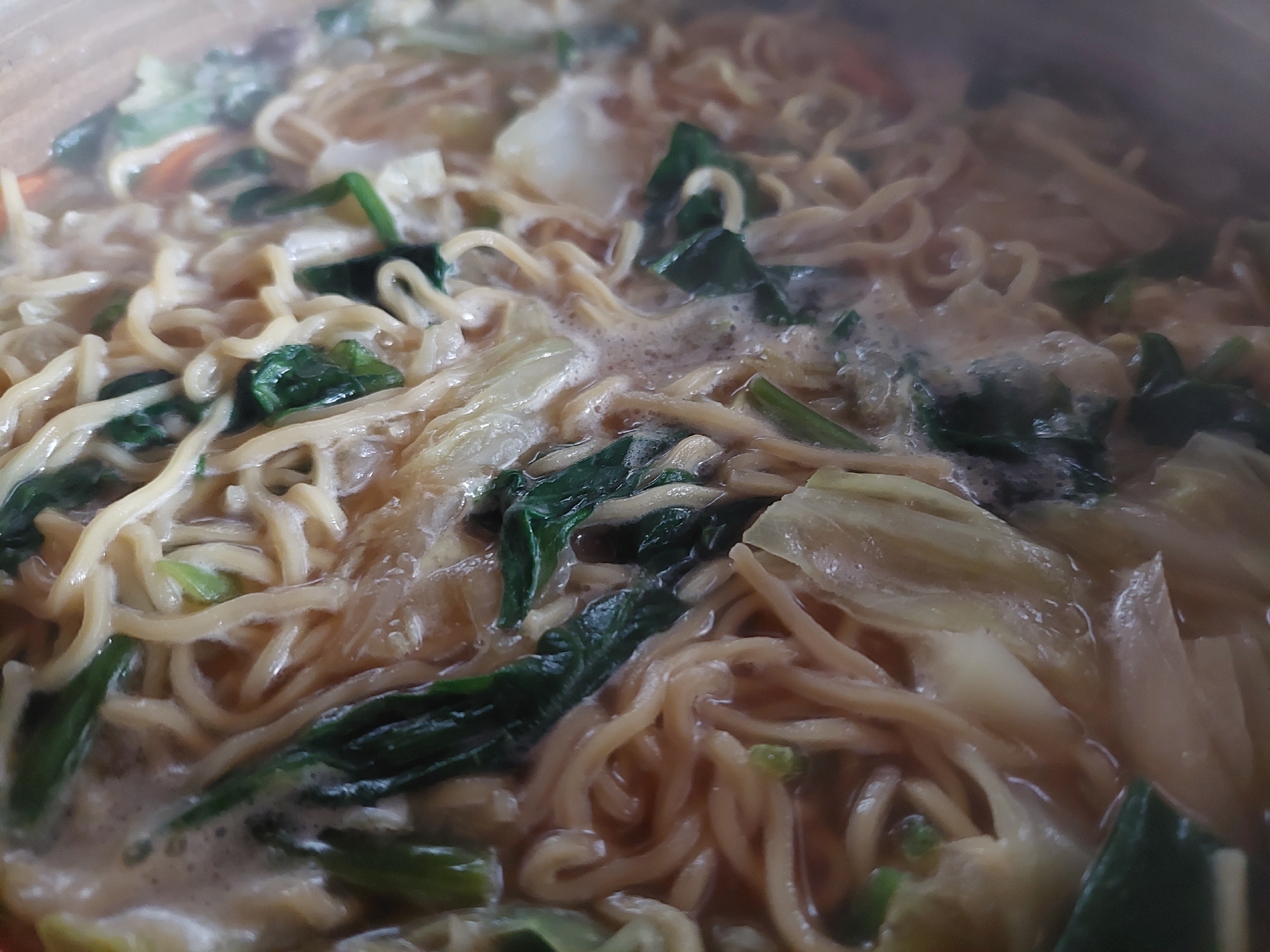 キャベツとほうれん草の煮込みラーメン