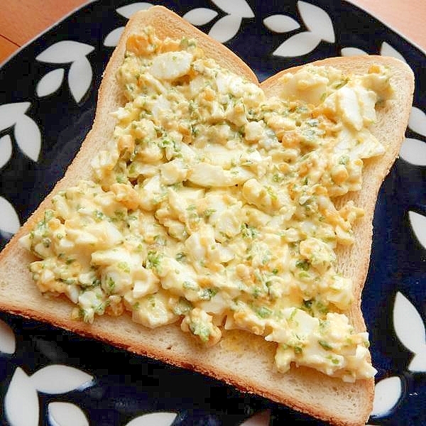 バター要らず❤+辛子&マヨの茹で卵トースト♪