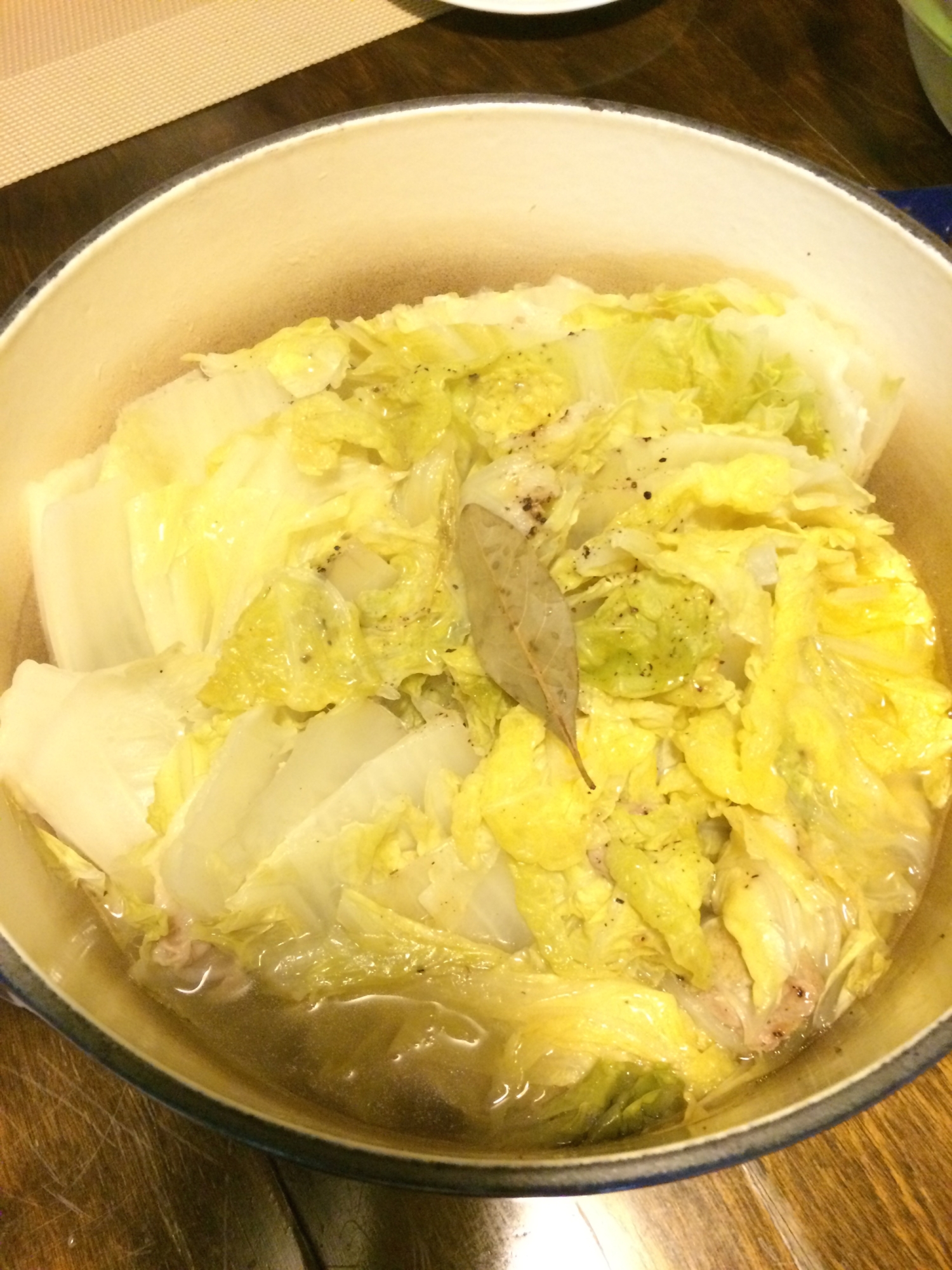 白菜と豚バラ肉の塩バター鍋