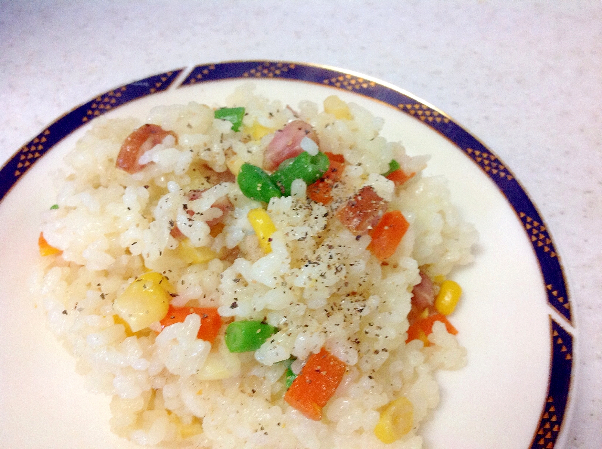 炊飯器におまかせ♪簡単彩りピラフ