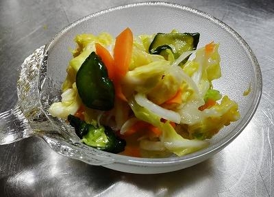 野菜たっぷり、キャベツのサラダ