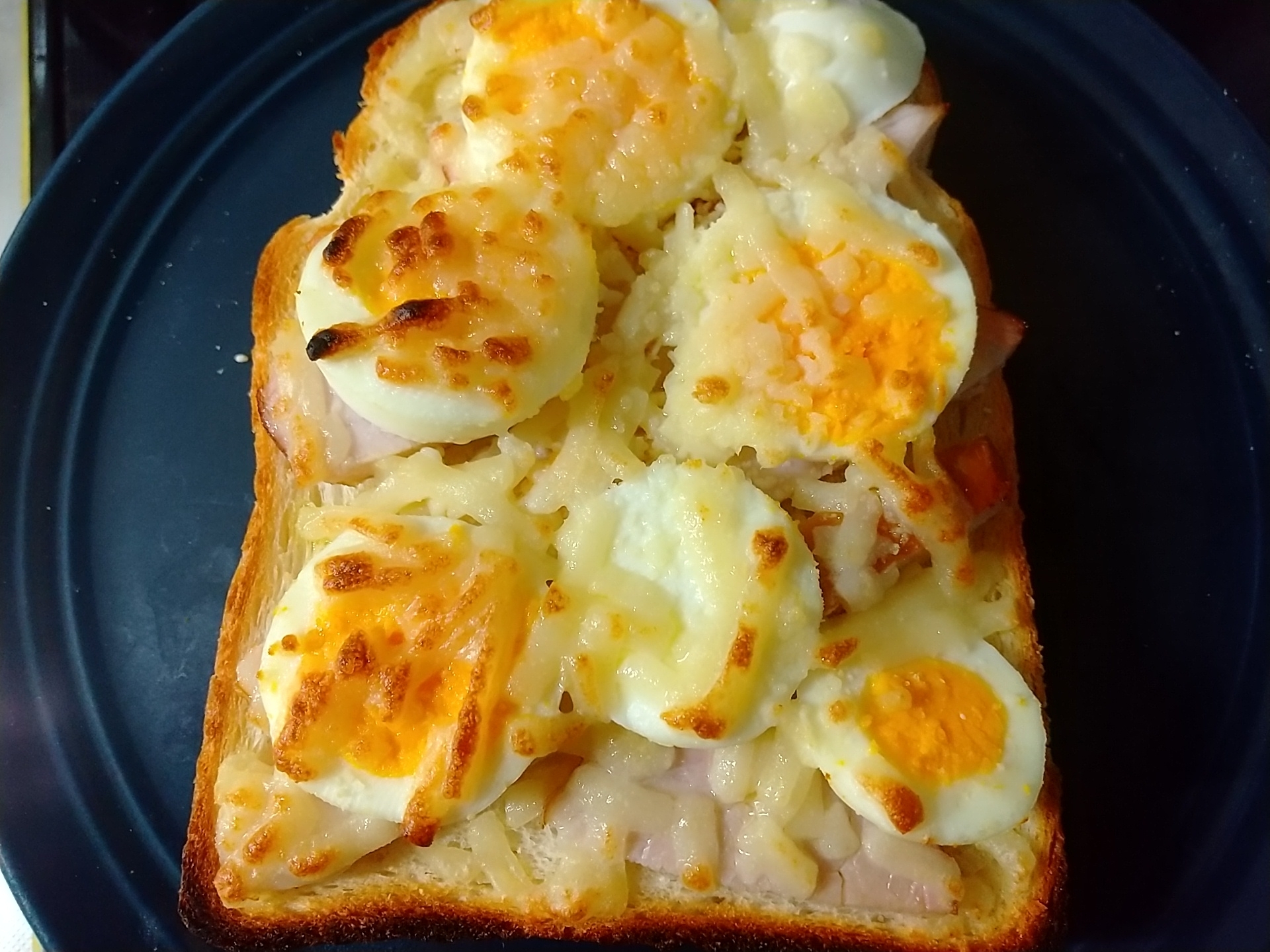 ハムとタマゴのチーズトースト