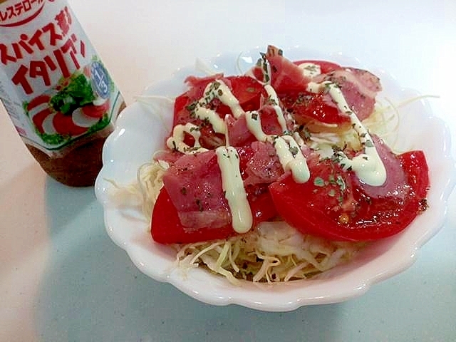 キャベツ・トマト・ペッパービーフハムのサラダ