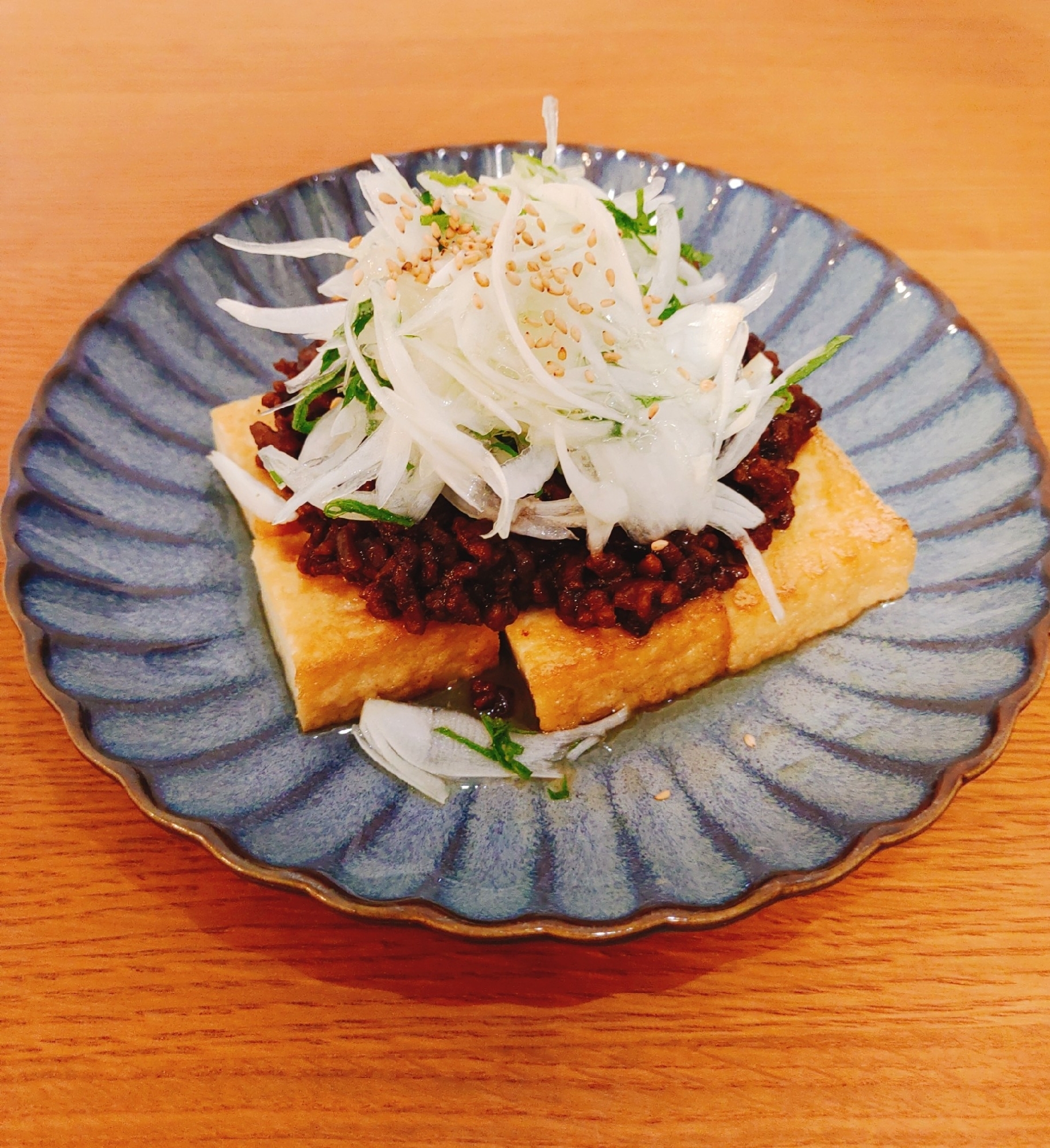 新玉ねぎの肉味噌厚揚げ