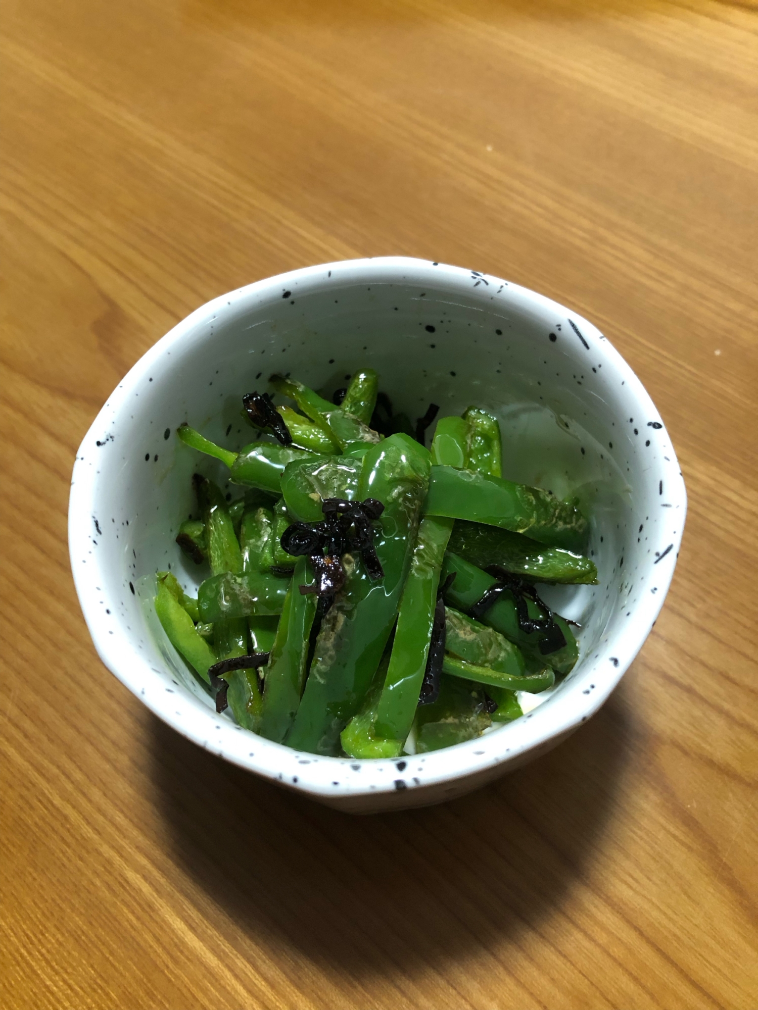 胡麻香るピーマンの塩昆布炒め