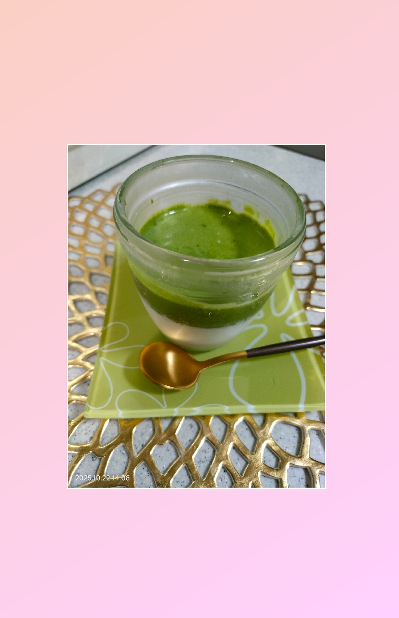 抹茶とミルクの2色プリン