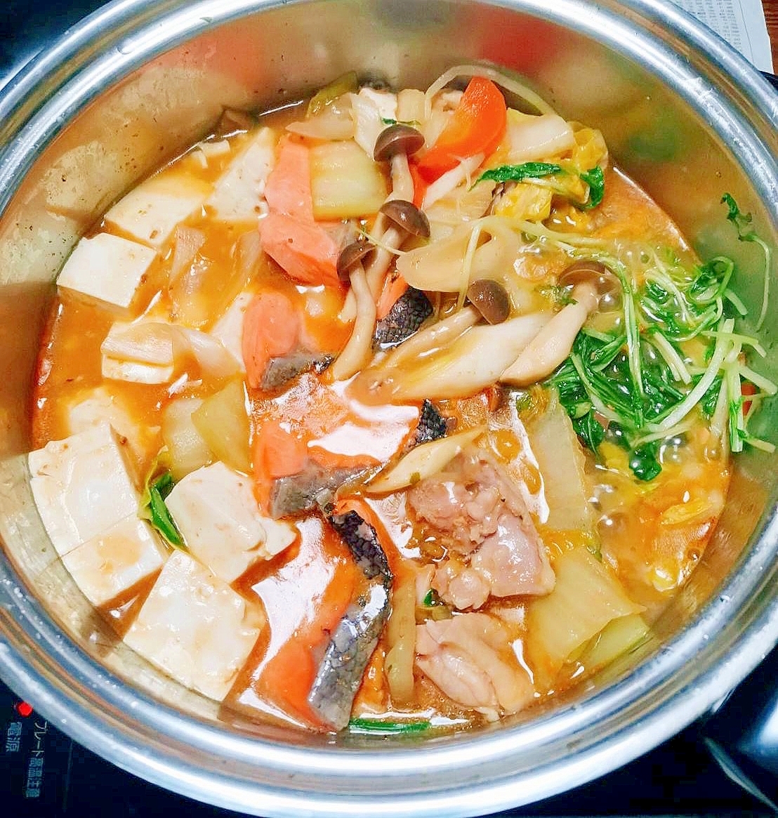麻婆豆腐の素で鮭の麻婆鍋